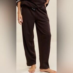 Aerie “Oh Snap barrel pants” in deep earth.  Size small